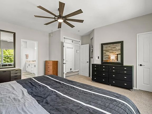 2nd image of 15812 NE 18th Ct