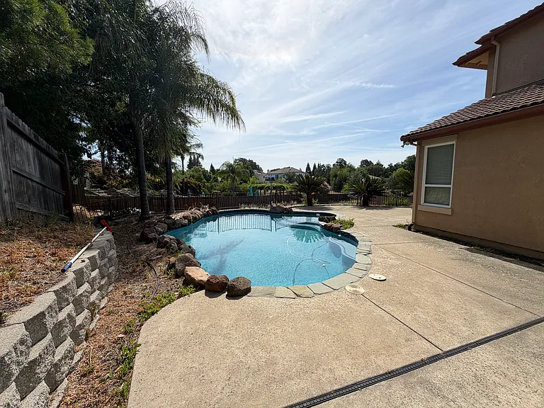 424 Crescent Dr — Photo 3