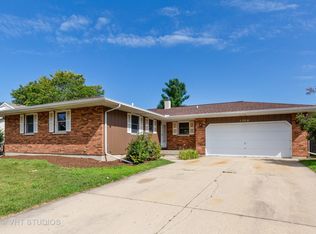 1750 Sheffield Dr, Elgin, IL 60123