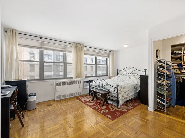 209 East 56th Street image 3 of 8