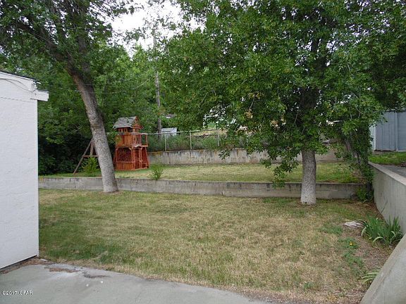 3rd image of 215 9th Ave S