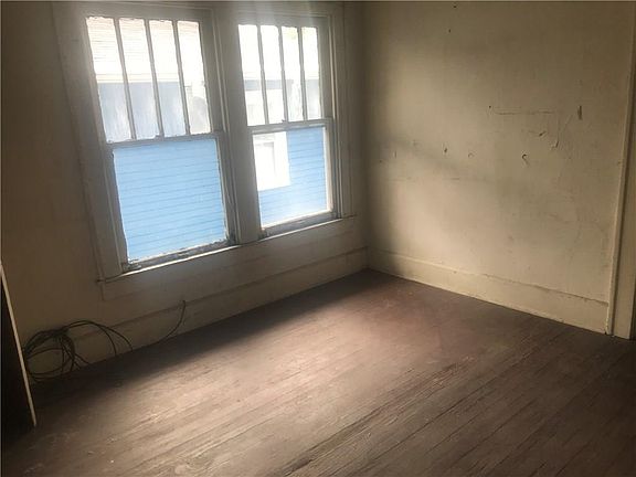 3rd image of 3423 N Kenwood Ave