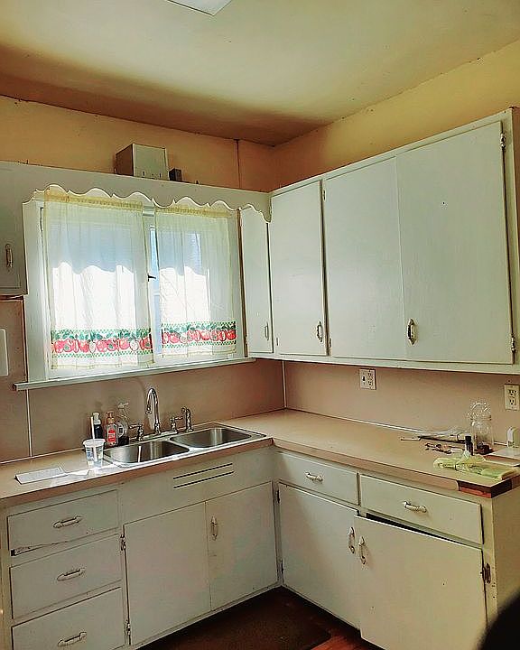 1st image of 212 E Water St