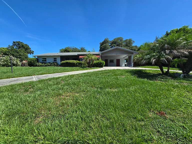 507 Lake Lulu Dr N — Photo 2
