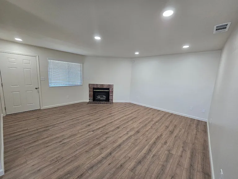 801 Capehart Ct — Photo 17