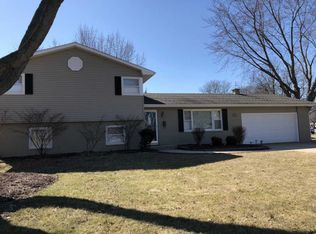 100 N Lyle Ave, Elgin, IL 60123