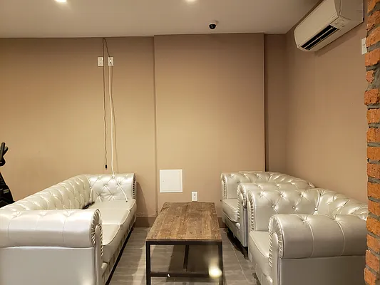 Rented by Signature Property Realty | media 28