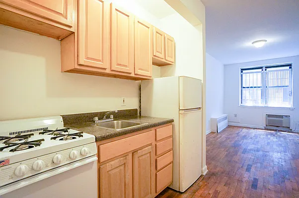 Rented by City Connections Realty | media 15