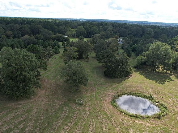 4th image of 914 Jones Rd