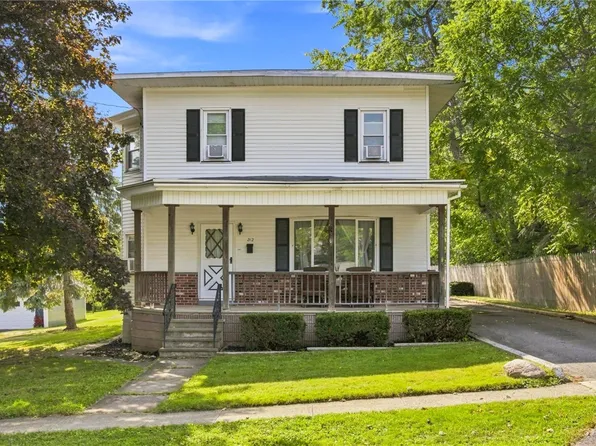 212 Lawrence St, Penn Yan, NY 14527