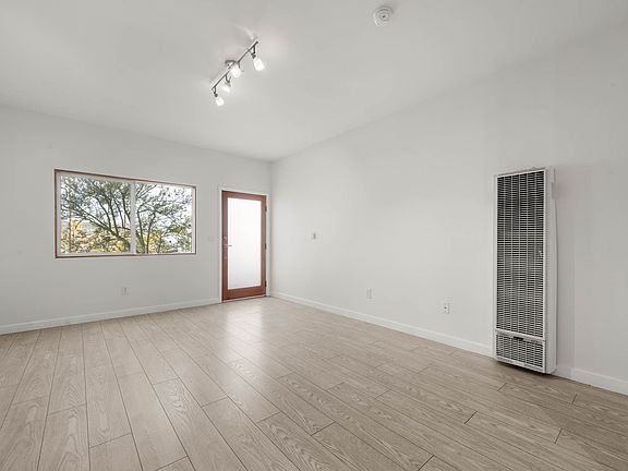5th image of 4018 Monroe St #4022