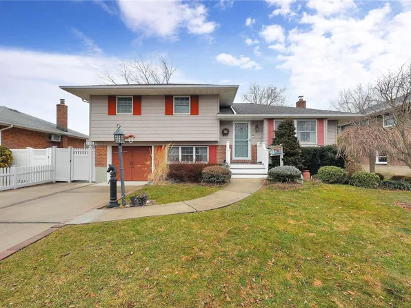 21 Shelly Lane, Bethpage, NY 11714