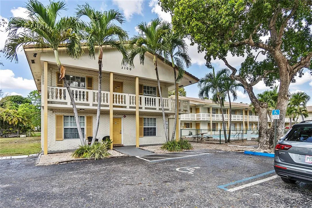 2 bed, 2.0 bath, 1095 sqft, $2,100 — Photo 1