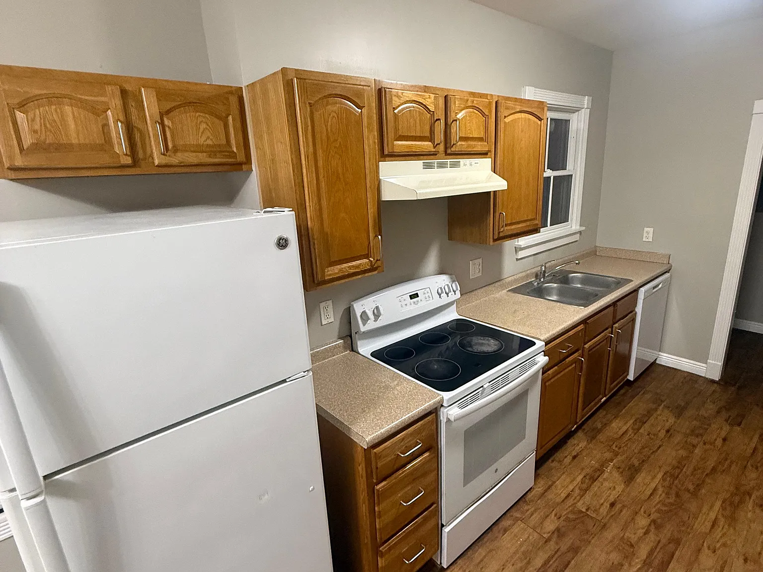 2 bed, $1,600 — Photo 3