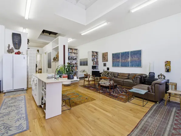 6020 Broadway image 7 of 34