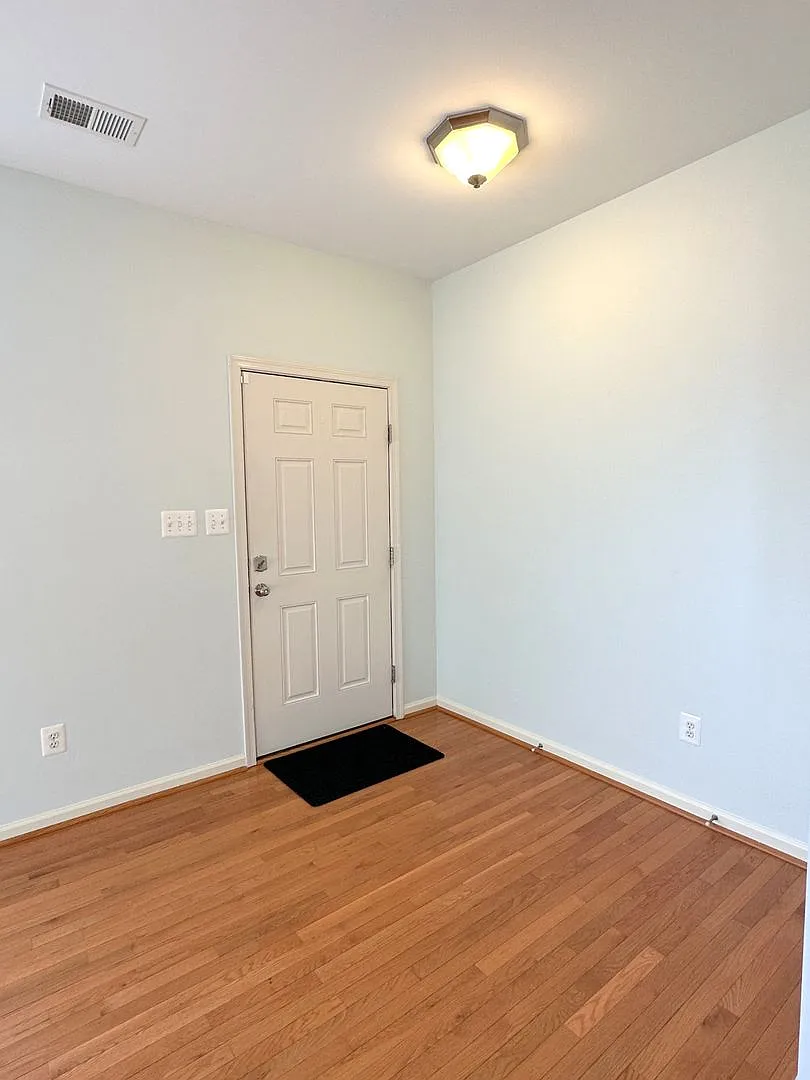 Beautiful 4 Bedroom 2.5 Bath SFH in Sought After Linton Crest Neighborhood For Rent! — Photo 2