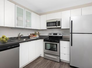 57 W Chestnut St, Chicago, IL 60610