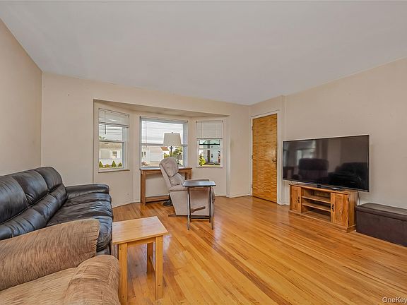 4th image of 28 Baldwin Street