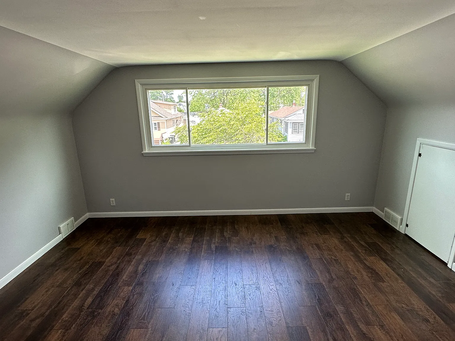 2 bed, 825 sqft, $1,300 — Photo 1