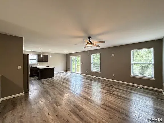 4 bedrooms and 3 full bathrooms Festus school — Photo 3