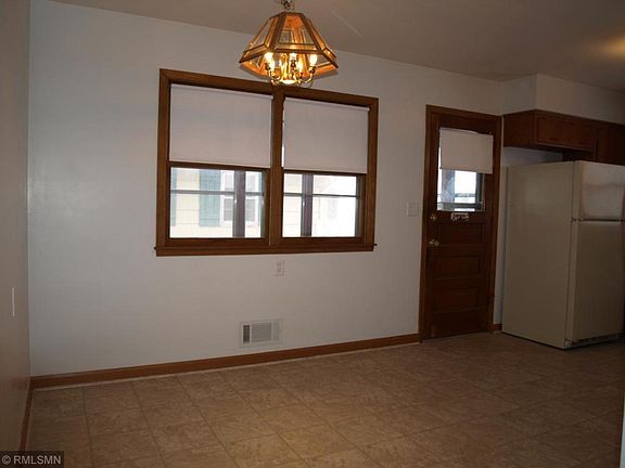 4th image of 407 Emerson Ave W
