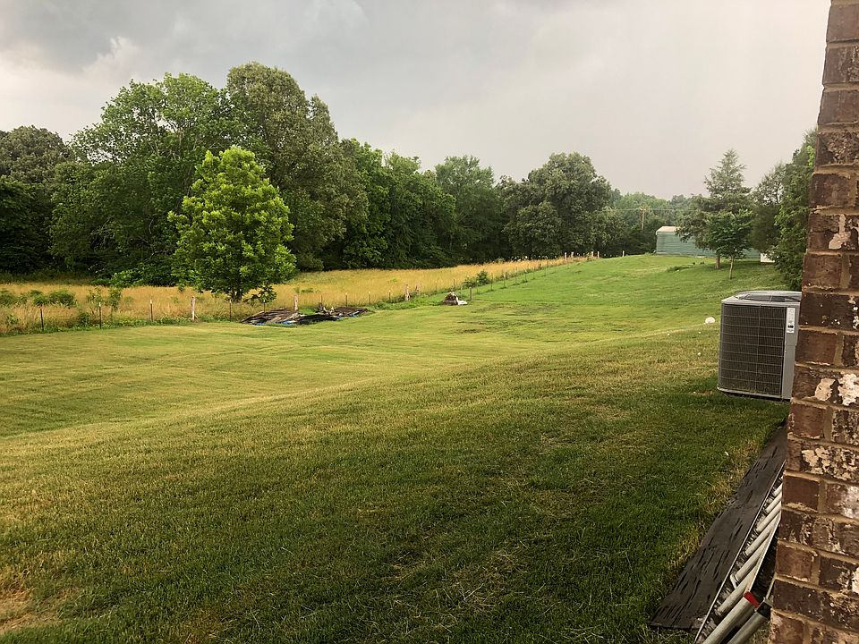 2nd image of 908 Malone Rd S