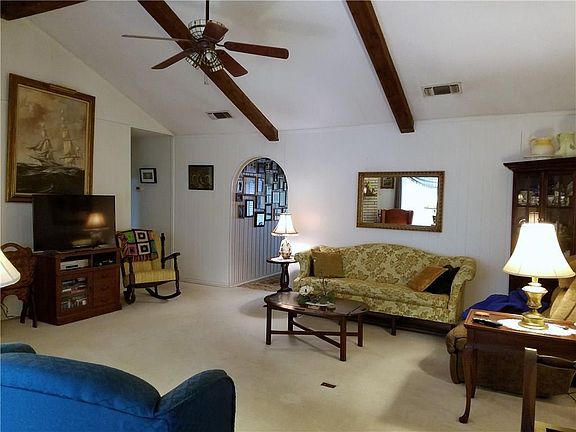 3rd image of 2501 Basswood Ct