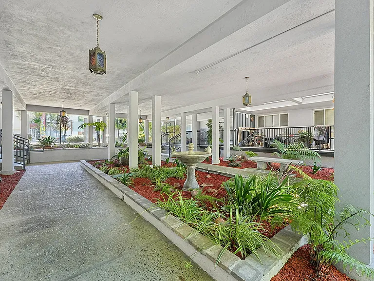 Spring Ridge Courtyard2