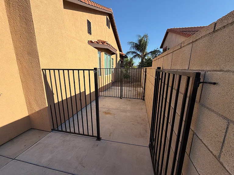 15972 Katherine St — Photo 15