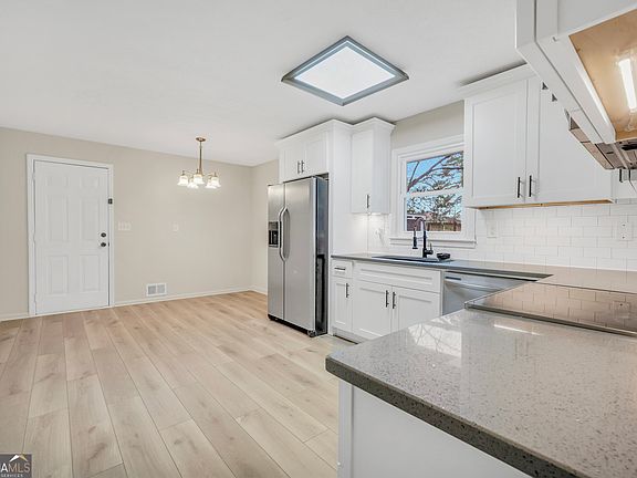 5th image of 161 Carver Rd