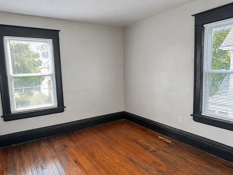 50-52 Winterroth St — Photo 13