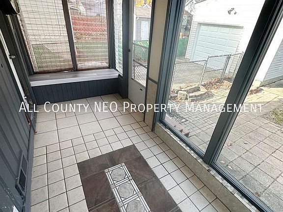 3rd image of 859 Chester Ave