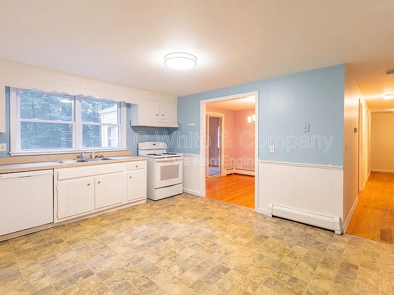 427 Graham Rd — Photo 5