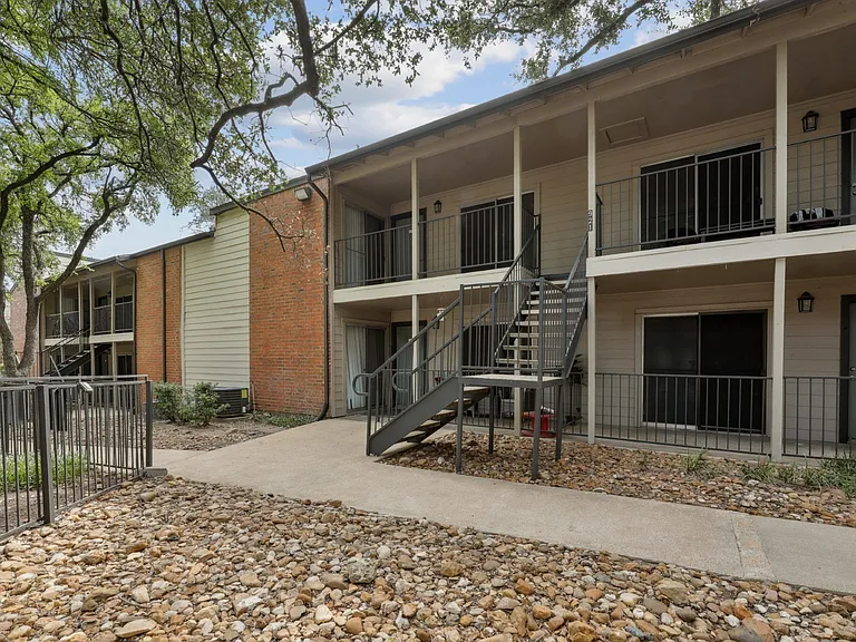 Westdale Pointe — Photo 15