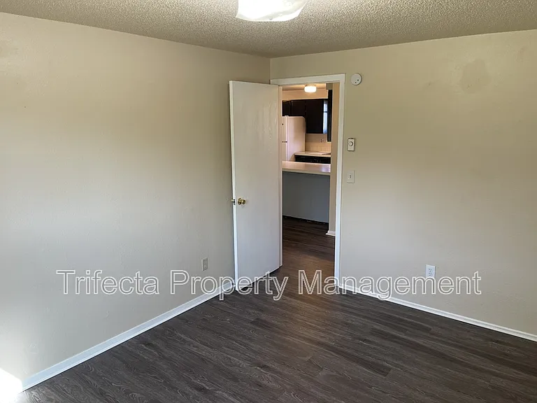 4951 Basswood Dr — Photo 18