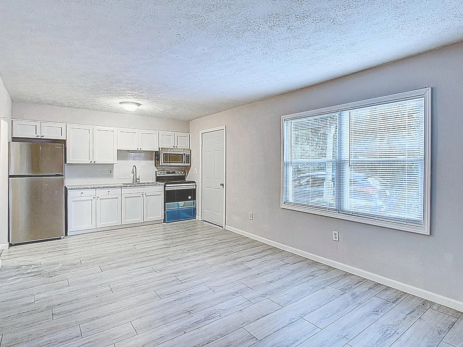 1004 Derwood Ct — Photo 1