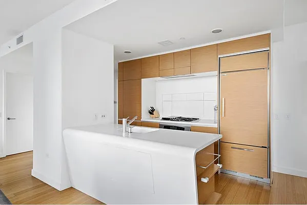 Sold by R New York | media 4