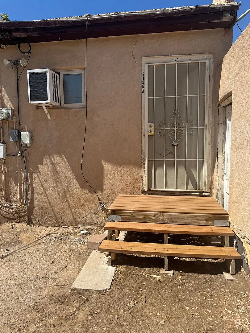 2120 Coal SE — Photo 2