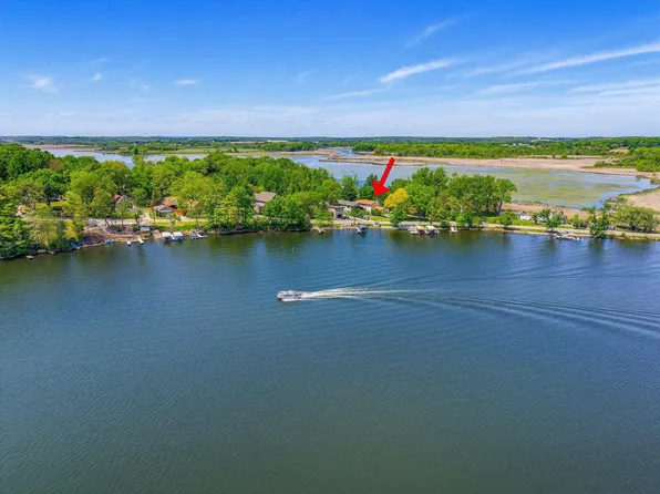 6912 N Tichigan ROAD, Waterford, WI 53185