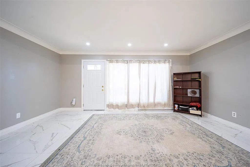 4 bed, 1.5 bath, $2,500 — Photo 3