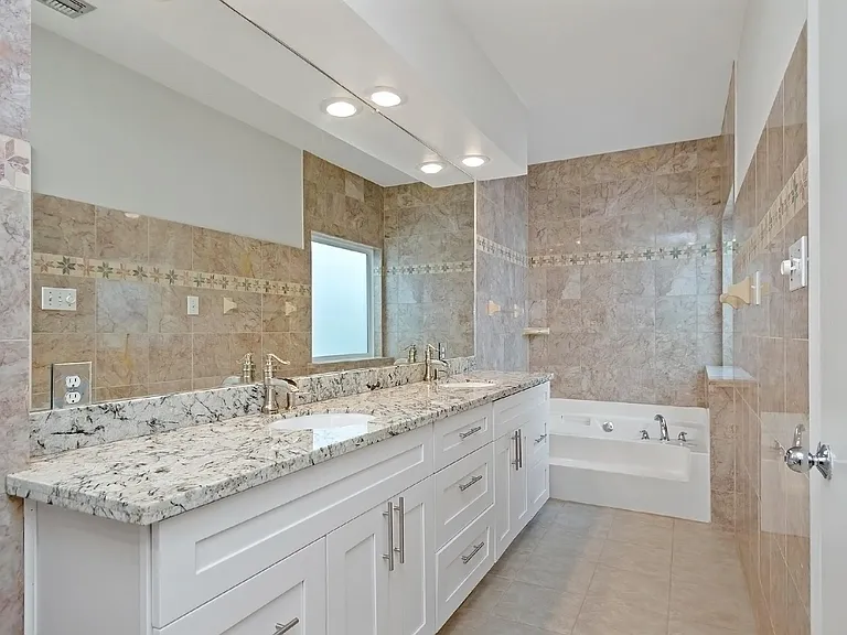 204 Marshall St #4 — Photo 8