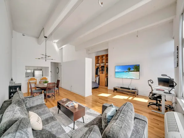 1500 Hudson Street image 2 of 27