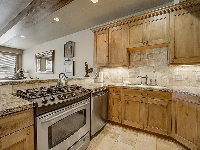 7580 Royal St E #21 — Photo 8