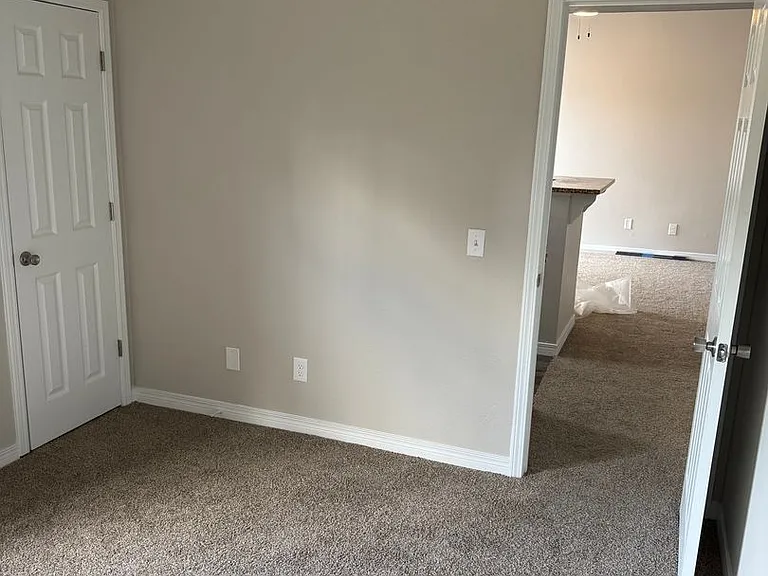 Silver Sands Apartments — Photo 26
