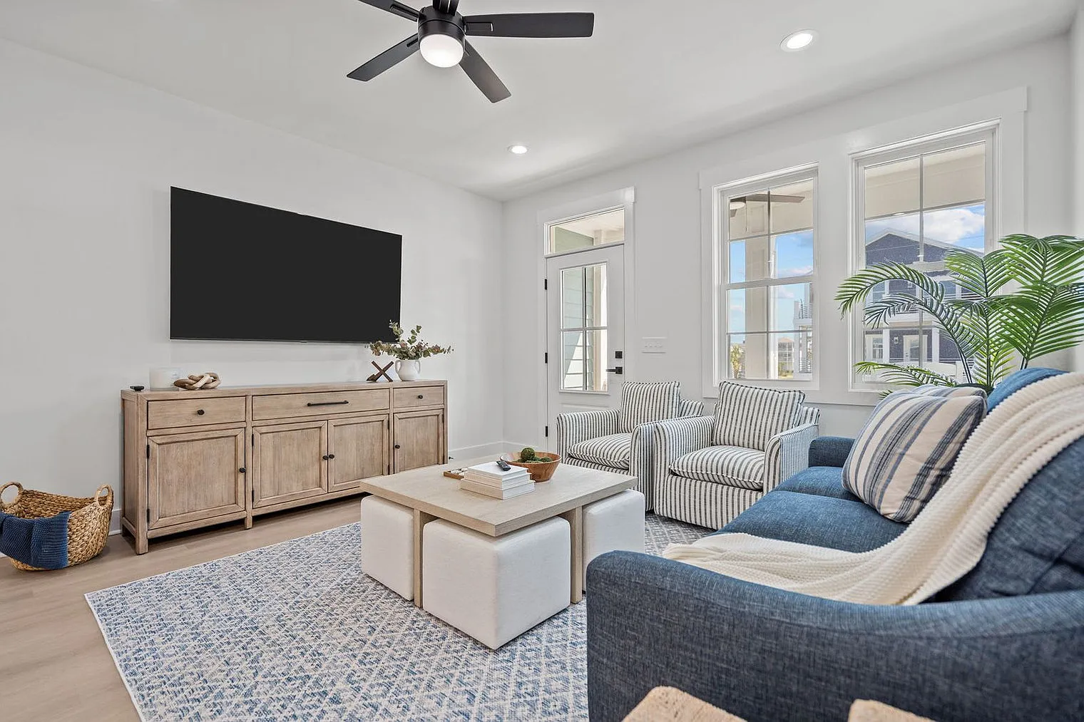 4 bed, 3.0 bath, $8,340 — Photo 1