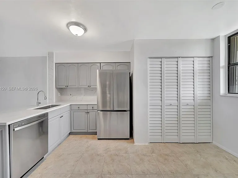 117 Lake Emerald Dr #408 — Photo 4