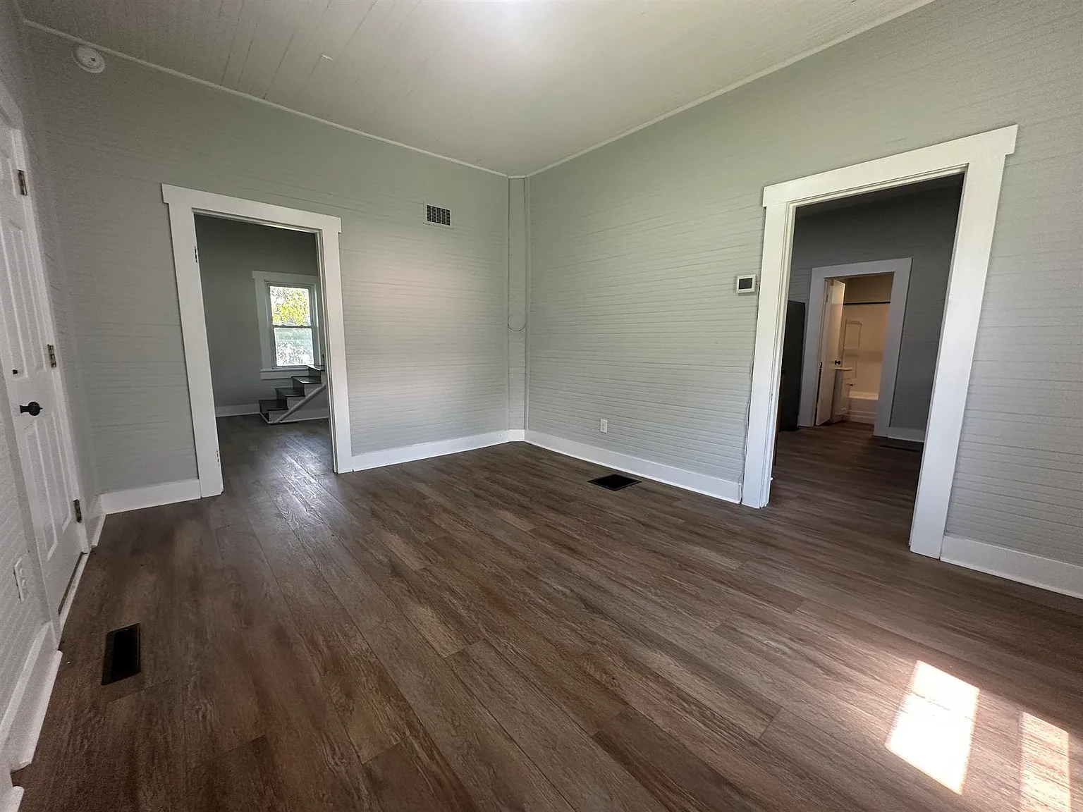 2 bed, 1.0 bath, 1254 sqft, $1,500 — Photo 4