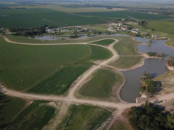 18 Haymeadow Rdg, Hastings, NE 68901