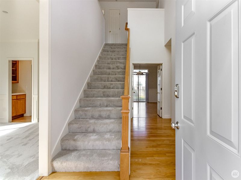 2nd image of 1425 Richmond Court