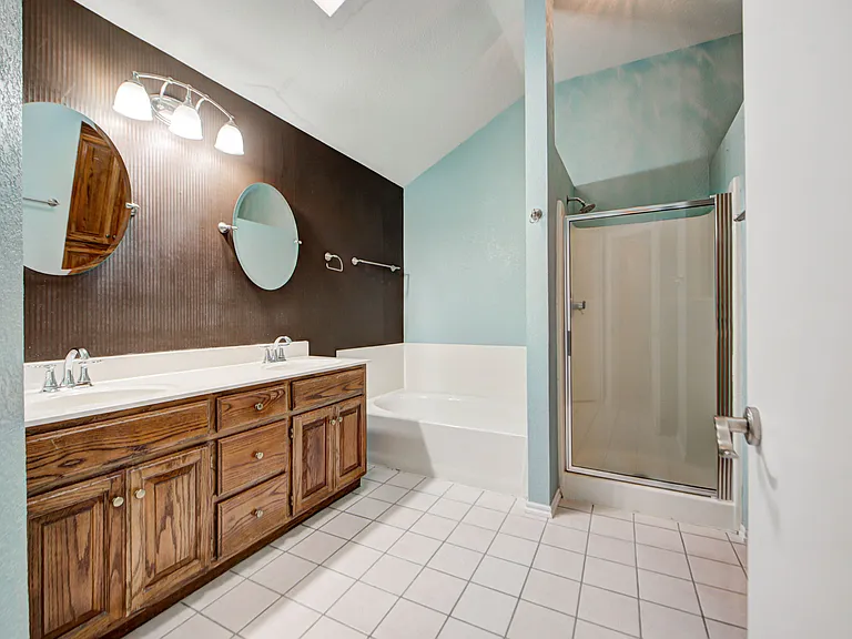 2912 Edinburg Dr — Photo 28